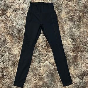 Fabletics - High Waisted Motion365 Pocket Leggings
